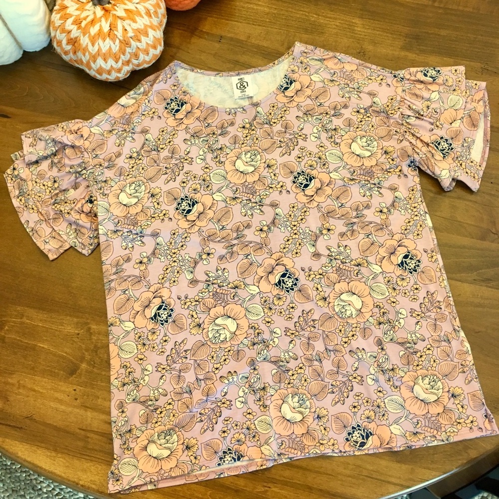 NWOT’s Agnes & Dora size Large Frill Sleeve top